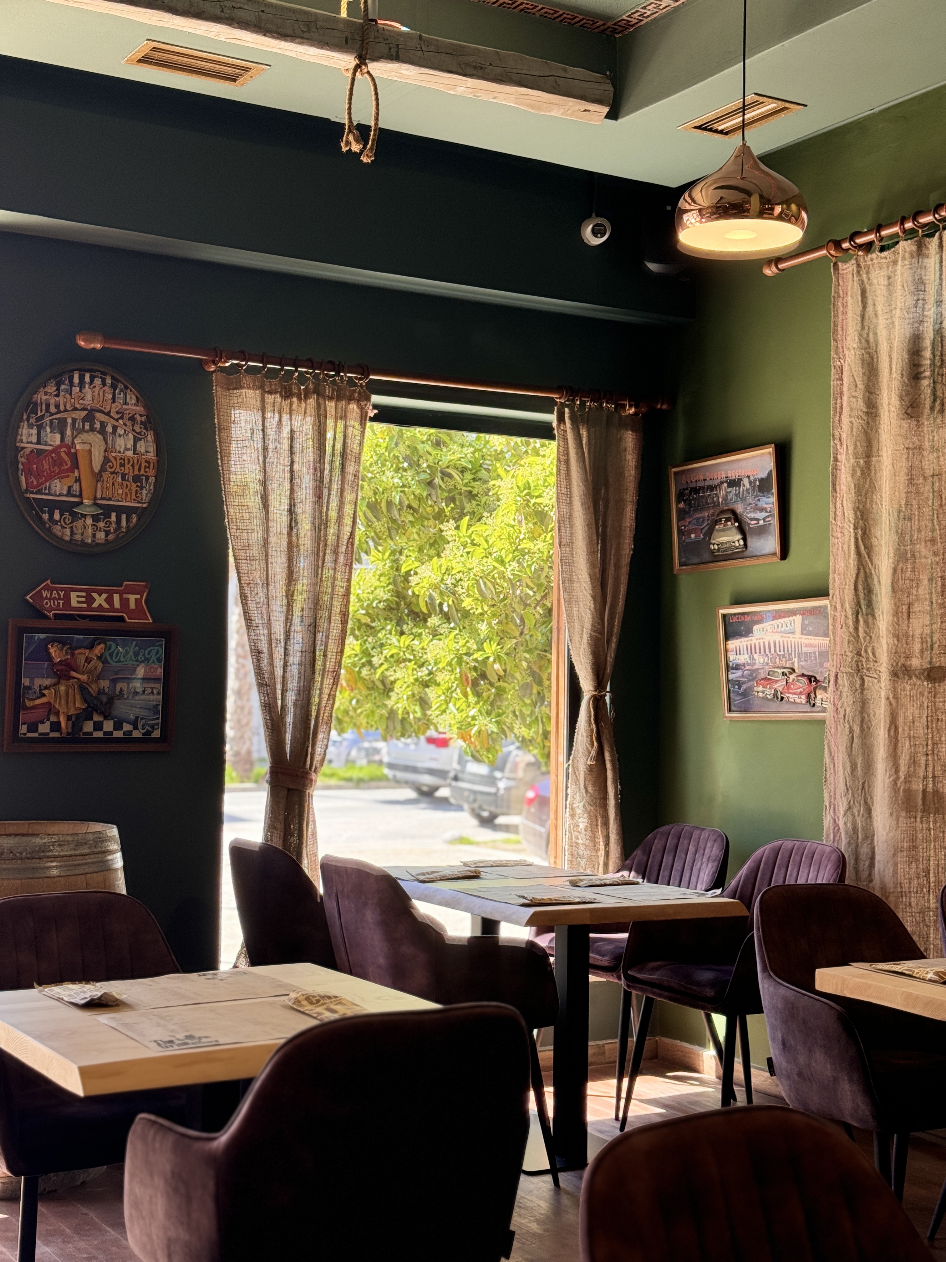 Restaurant Atmosphere 3