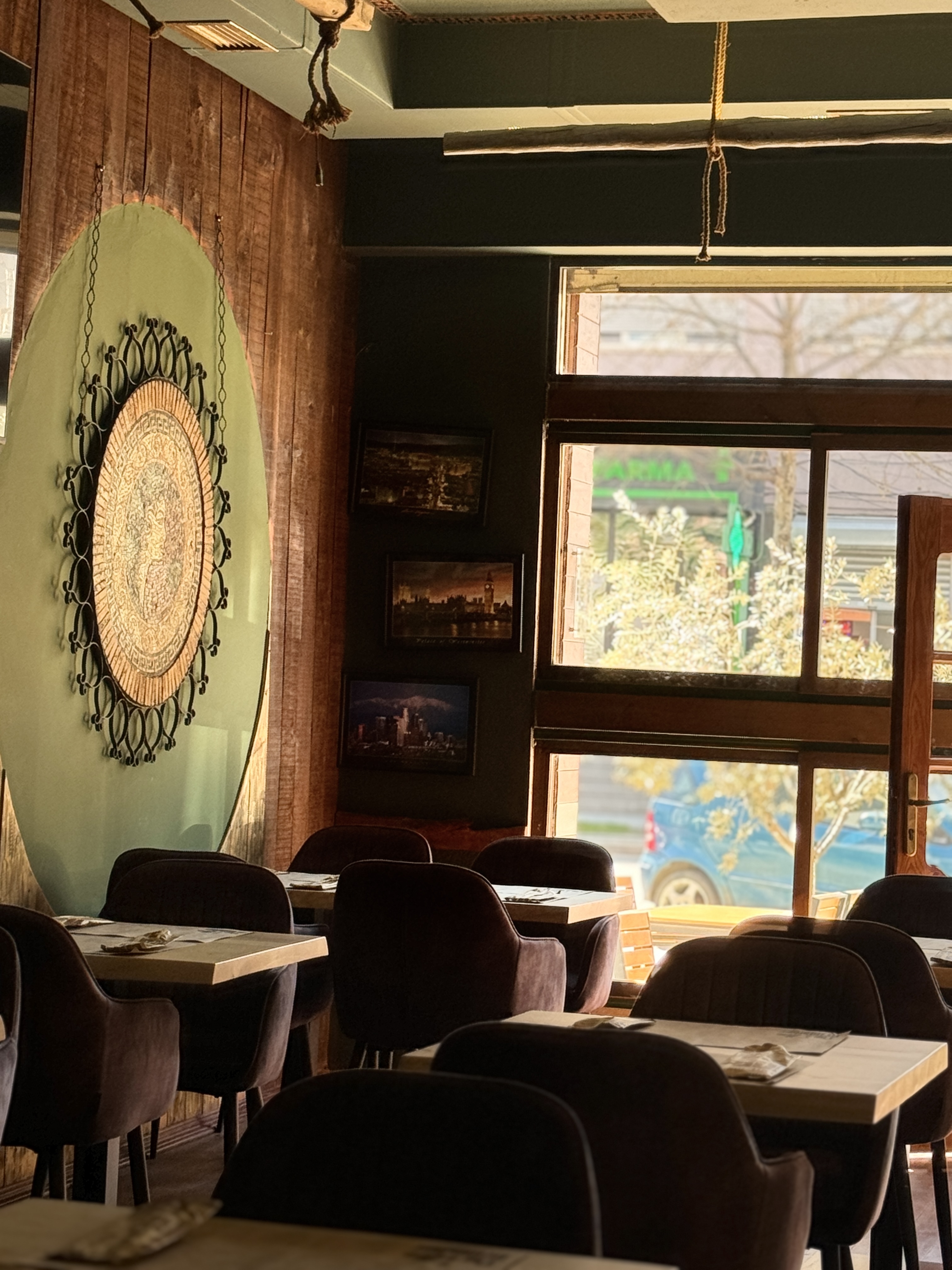 Restaurant Atmosphere 2